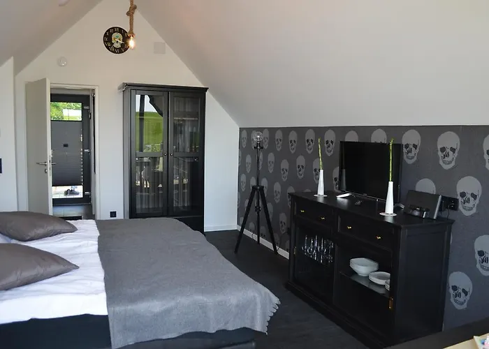 Black Pearl An Der Lagune